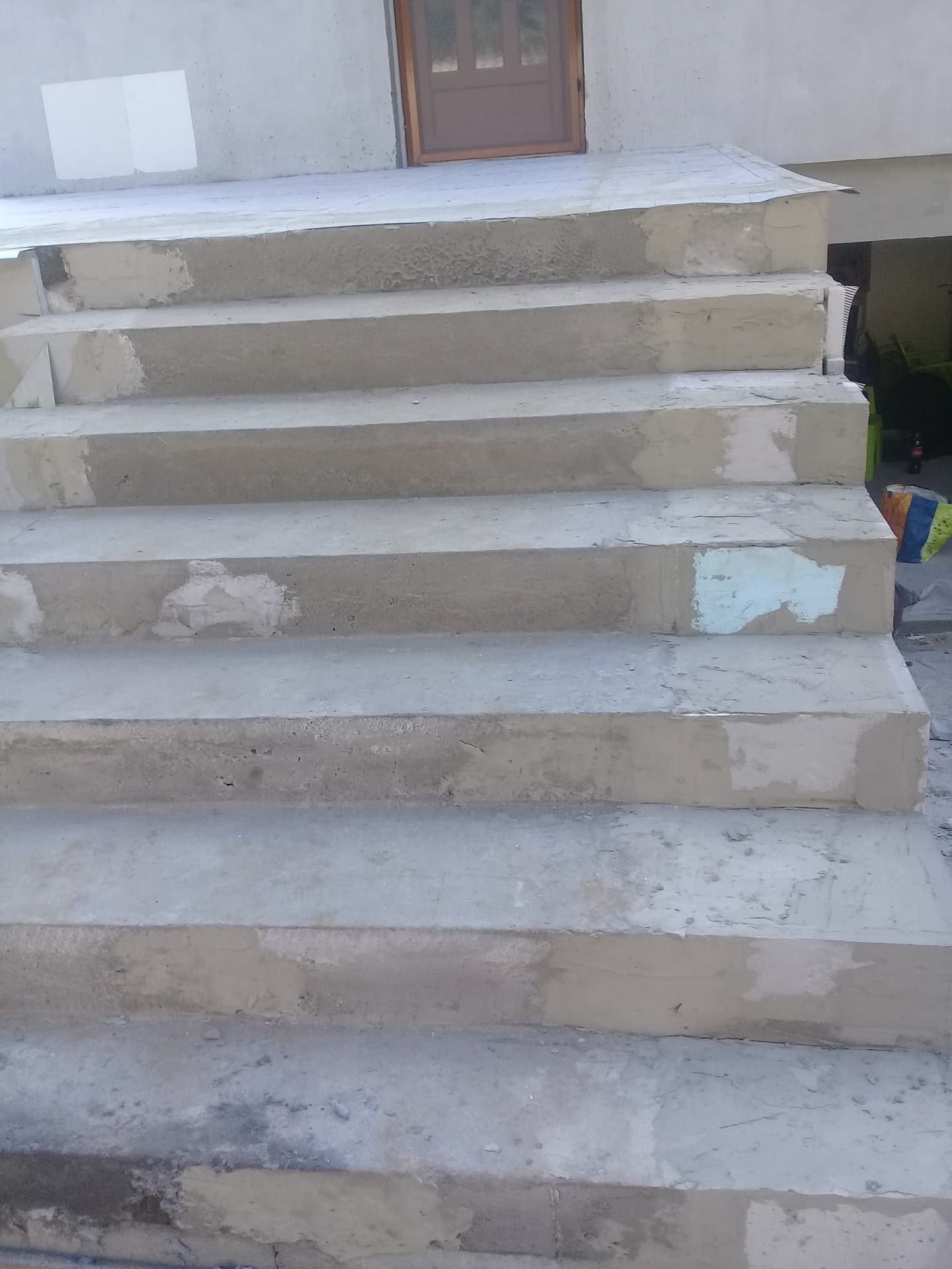 Lépcsők, teraszok építése, víz szigetelése